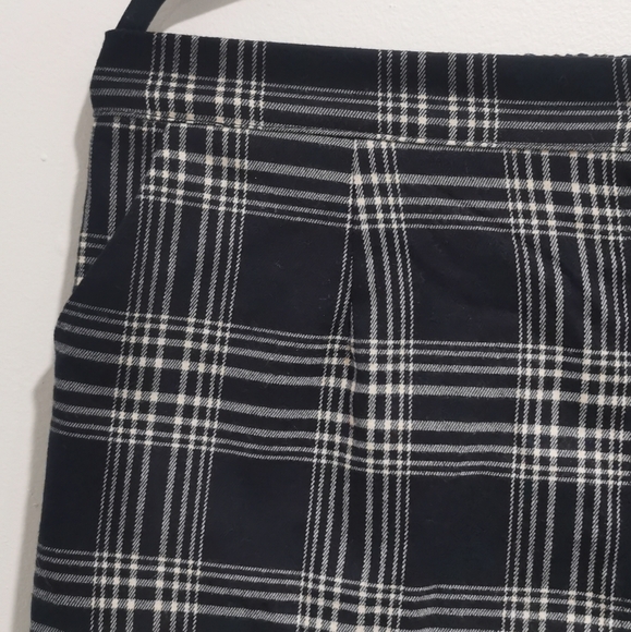 🌸 Navy Blue Plaid Skirt 🌸 - Picture 5 of 5